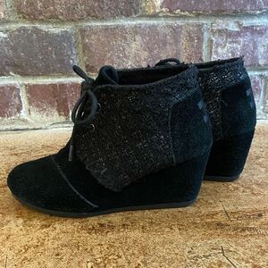 TOMS women’s Desert black suede and silver boucle woven‎ tie front wedge booties